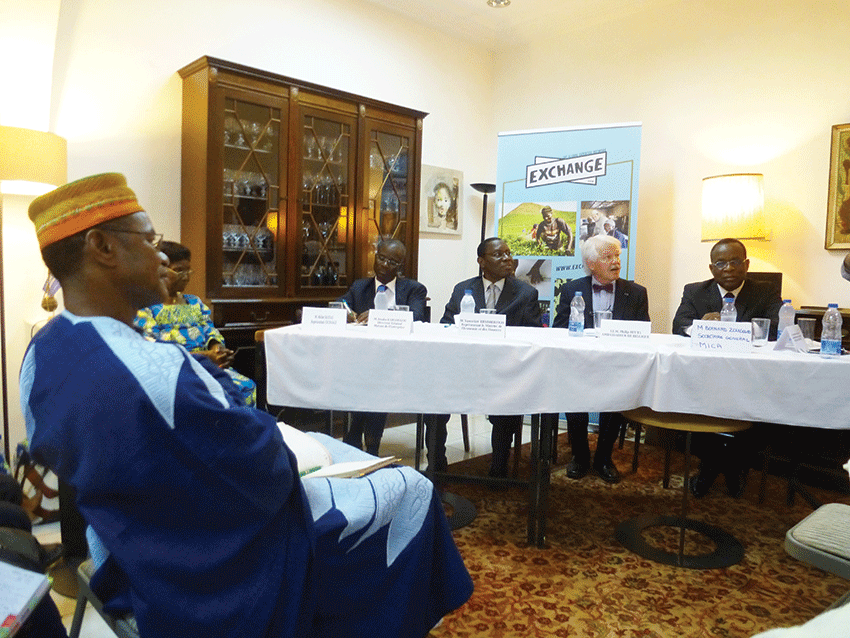 Séance d’explication sur la diversité des projets d’Exchange au profit des entrepreneurs du secteur privé burkinabè tenue le 19 mars 2015, à la résidence de l’ambassadeur de Belgique. (DR)