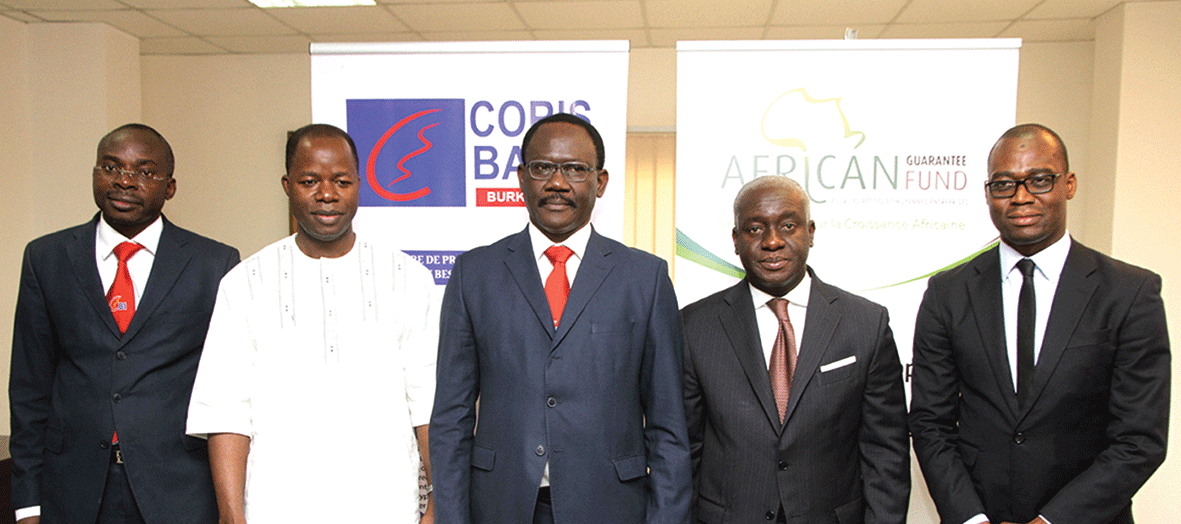 La cérémonie de signature du partenariat a connu la présence de Idrissa Nassa, Pdg de Coris Bank, et d’autres cadres de la banque. (Ph.: Coris Bank)