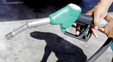  Le total cumulé de la baisse du prix à la pompe du carburant est de 50 F CFA, insuffisants selon la Ccvc. (DR)